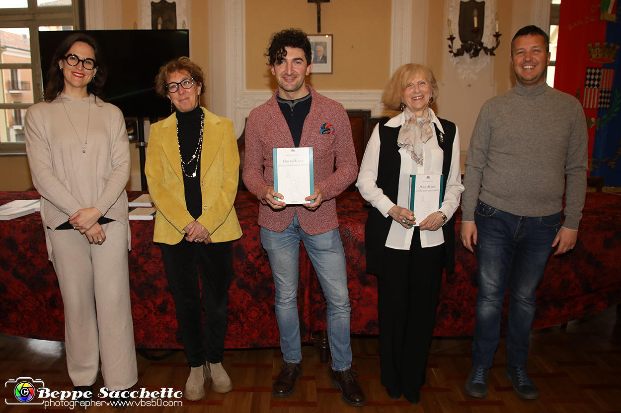 VBS_5673 - Presentazione libro 'DonnaDonne. L'evoluzione delle donne' di Maria Rita Mottola.jpg